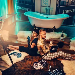  Hotel Anybody - Awarded